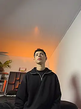 SebastianReed  online show from April 19, 4:56 am