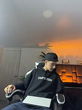 SebastianReed  online show from April 22, 3:53 am