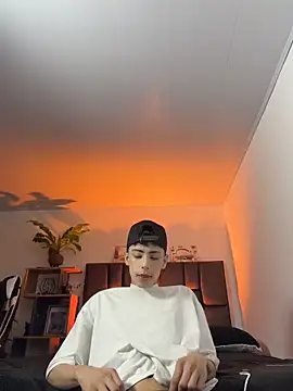 SebastianReed  online show from April 29, 5:22 am