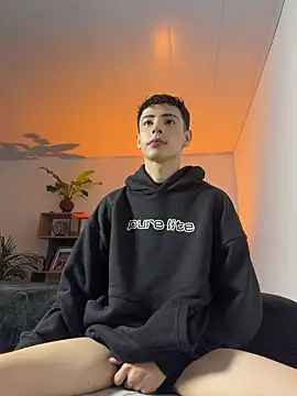 SebastianReed  online show from May 15, 2:51 am