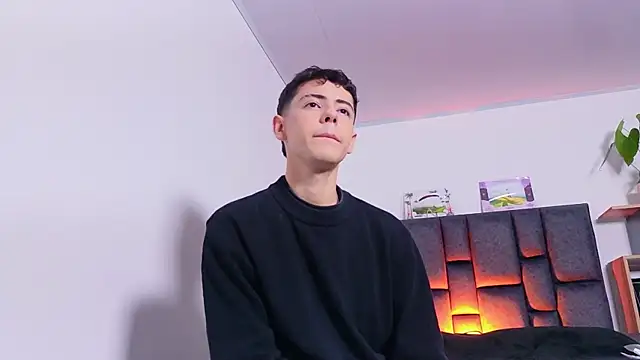 SebastianReed  online show from May 23, 5:23 am