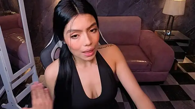 Snapshot of _Charlottee_b chatting on April 8, 3:17 am Charlottee b online show from April 8, 3:17 am
