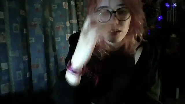 Snapshot of whiny_emo_boi chatting on April 4, 9:34 pm whiny emo boi online show from April 4, 9:34 pm