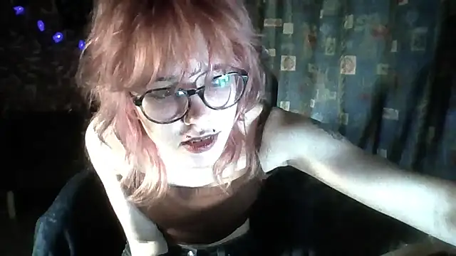 Snapshot of whiny_emo_boi chatting on April 5, 8:17 pm whiny emo boi online show from April 5, 8:17 pm