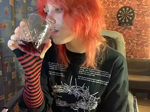 Snapshot of whiny_emo_boi chatting on April 16, 9:39 pm whiny emo boi online show from April 16, 9:39 pm