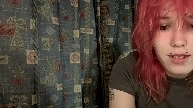 Snapshot of whiny_emo_boi chatting on April 22, 8:10 pm whiny emo boi online show from April 22, 8:10 pm