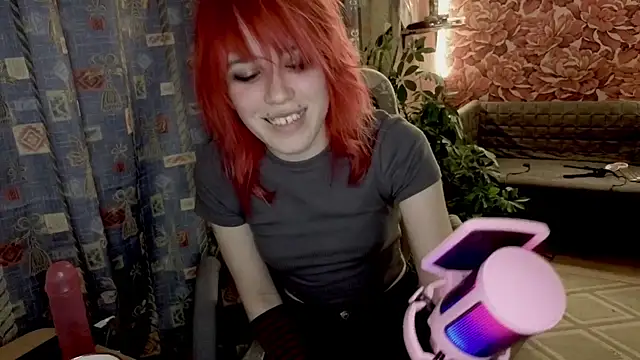 Snapshot of whiny_emo_boi chatting on May 4, 7:10 pm whiny emo boi online show from May 4, 7:10 pm