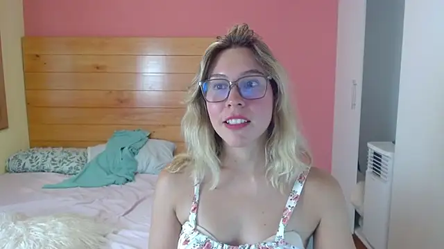 Dulce Victoria  online show from March 21, 11:41 pm