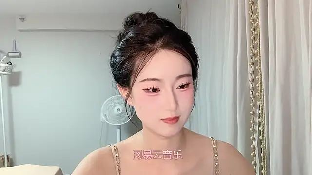 1X-yiyi online show from May 11, 12:00 pm