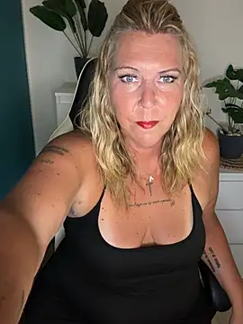 SuesseAurelie1 online show from May 30, 4:15 pm