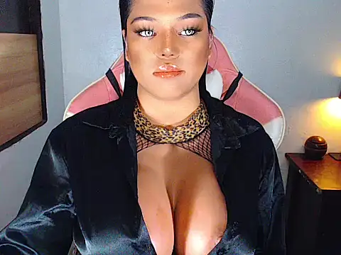Zandralopez online show from July 16, 6:41 am