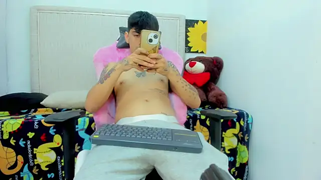 Yeison gomezz online show from March 30, 4:35 am