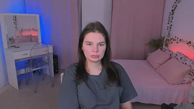 MillyBrown  online show from May 28, 10:56 am