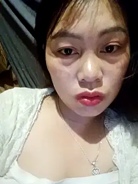 Snapshot of Abi-ni chatting on April 2, 7:11 pm Abi-ni online show from April 2, 7:11 pm