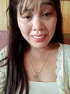 Snapshot of Abi-ni chatting on April 3, 7:17 am Abi-ni online show from April 3, 7:17 am