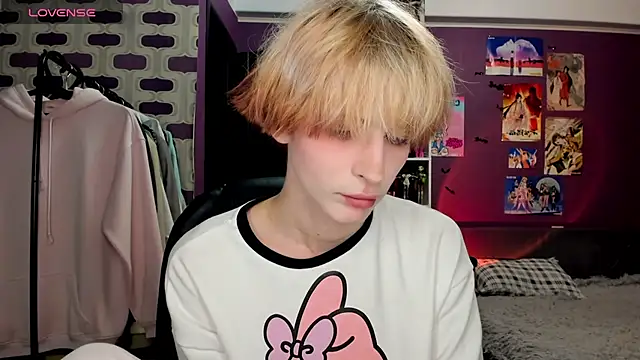 Snapshot of sweet_peach___ chatting on July 4, 7:53 pm sweet peach online show from July 4, 7:53 pm