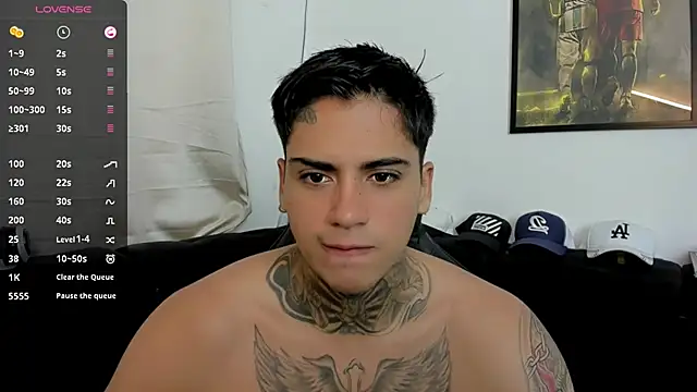 Snapshot of sweetlatinoboy chatting on March 25, 12:33 pm sweetlatinoboy online show from March 25, 12:33 pm