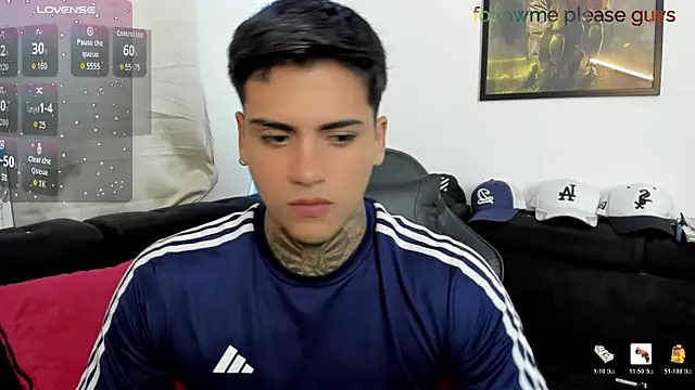 Snapshot of sweetlatinoboy chatting on April 7, 9:15 pm sweetlatinoboy online show from April 7, 9:15 pm