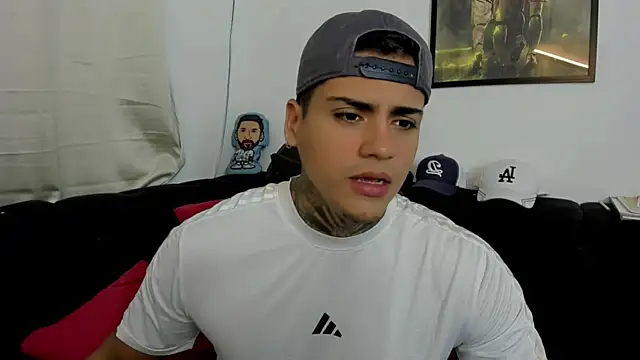 Snapshot of sweetlatinoboy chatting on April 10, 11:15 am sweetlatinoboy online show from April 10, 11:15 am