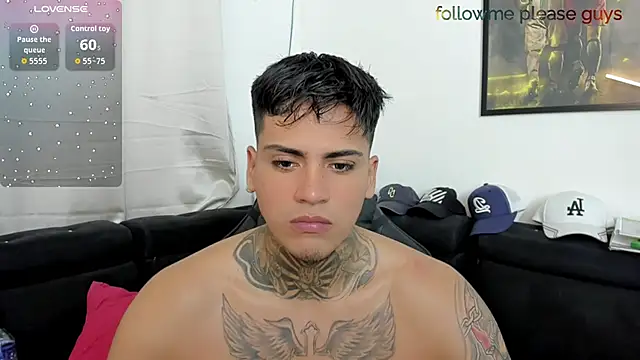 Snapshot of sweetlatinoboy chatting on April 12, 10:37 pm sweetlatinoboy online show from April 12, 10:37 pm