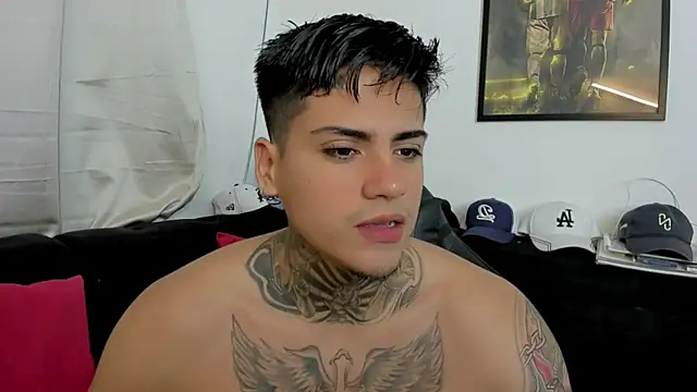 Snapshot of sweetlatinoboy chatting on April 17, 11:02 am sweetlatinoboy online show from April 17, 11:02 am