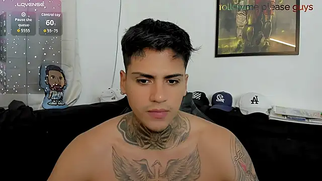 Snapshot of sweetlatinoboy chatting on April 17, 11:08 pm sweetlatinoboy online show from April 17, 11:08 pm