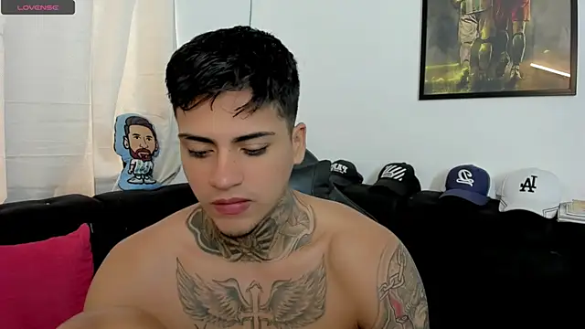Snapshot of sweetlatinoboy chatting on April 19, 12:59 pm sweetlatinoboy online show from April 19, 12:59 pm