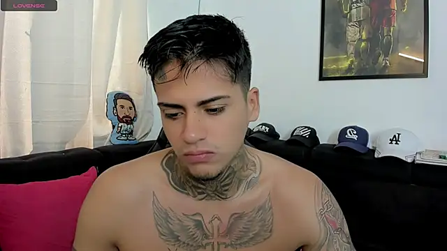 Snapshot of sweetlatinoboy chatting on April 20, 12:52 pm sweetlatinoboy online show from April 20, 12:52 pm