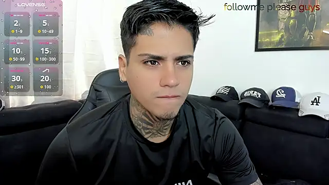 Snapshot of sweetlatinoboy chatting on April 25, 12:41 pm sweetlatinoboy online show from April 25, 12:41 pm