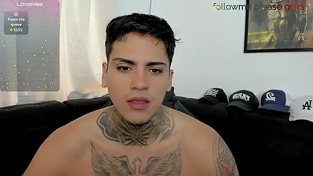 Snapshot of sweetlatinoboy chatting on April 25, 1:41 pm sweetlatinoboy online show from April 25, 1:41 pm