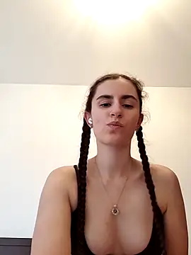 Snapshot of starlight_mo chatting on June 1, 2:19 pm starlight mo online show from June 1, 2:19 pm