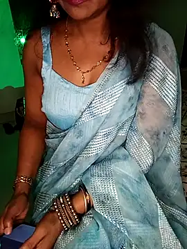 mayakapoor880 online show from May 17, 6:48 pm