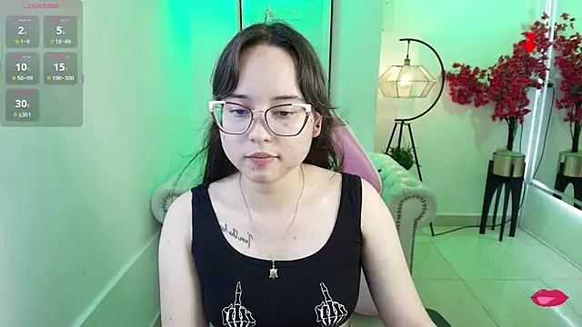 Snapshot of Shady_bug chatting on April 30, 8:26 pm Shady bug online show from April 30, 8:26 pm