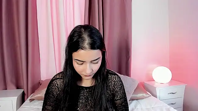 Snapshot of sweet_aura31 chatting on April 13, 7:52 pm sweet aura31 online show from April 13, 7:52 pm