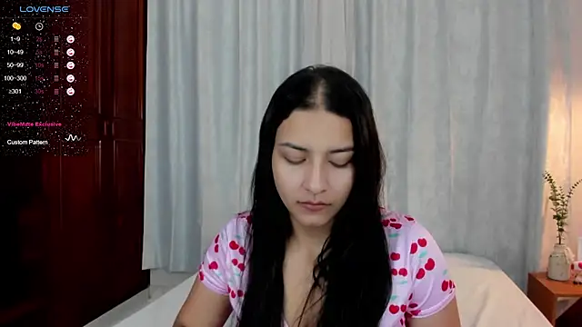 Snapshot of sweet_aura31 chatting on April 15, 8:42 pm sweet aura31 online show from April 15, 8:42 pm