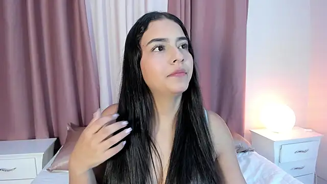 Snapshot of sweet_aura31 chatting on April 19, 8:44 pm sweet aura31 online show from April 19, 8:44 pm