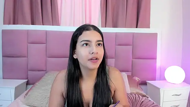 Snapshot of sweet_aura31 chatting on April 27, 7:56 pm sweet aura31 online show from April 27, 7:56 pm