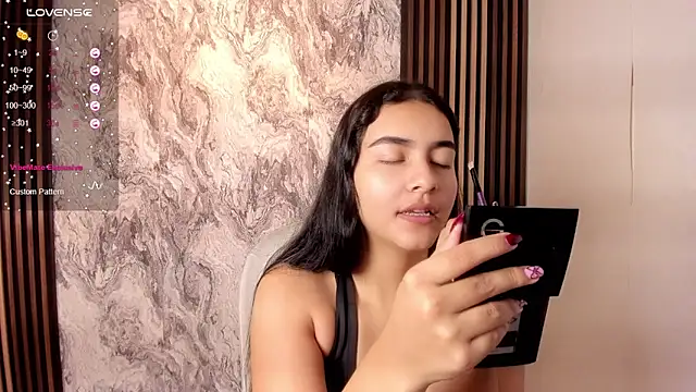 Snapshot of sweet_aura31 chatting on May 14, 7:42 pm sweet aura31 online show from May 14, 7:42 pm