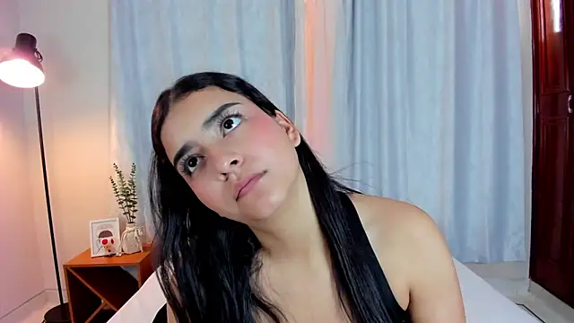 Snapshot of sweet_aura31 chatting on May 24, 7:52 pm sweet aura31 online show from May 24, 7:52 pm