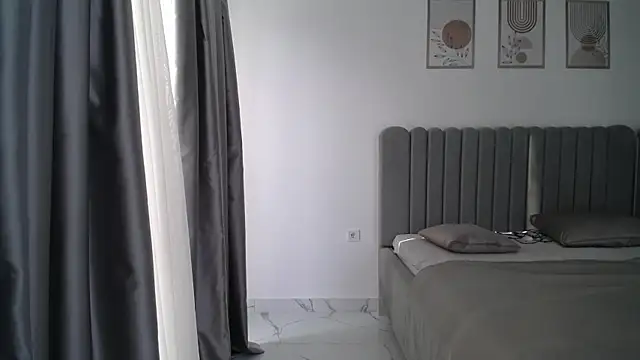 LilBloom online show from June 19, 4:28 am