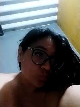LatinSquirtBaby online show from May 19, 1:33 am