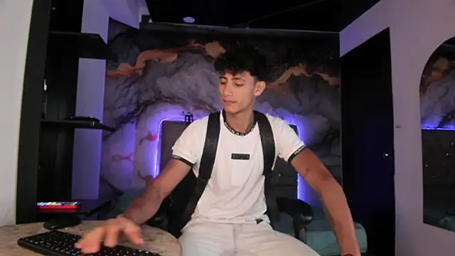 MaxiimoRomano  online show from May 13, 1:30 pm