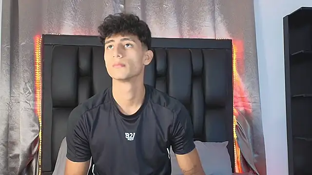 MaxiimoRomano  online show from June 16, 4:42 pm
