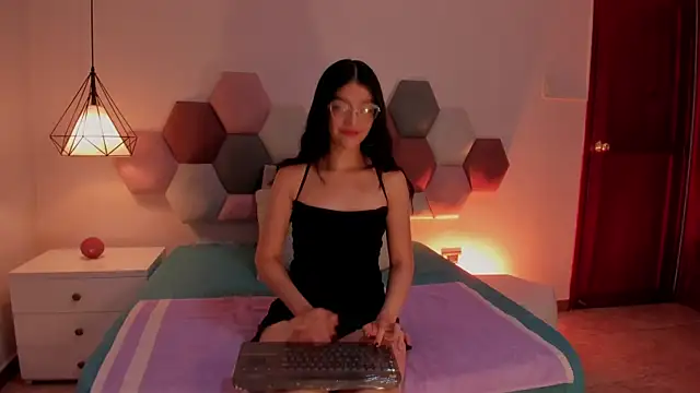 AnnieBlluee online show from July 14, 12:55 pm