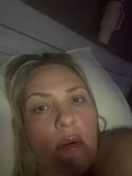 1SexyQueen online show from May 20, 5:02 am