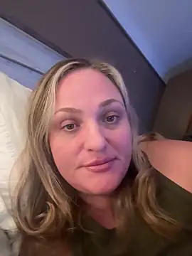 1SexyQueen online show from May 20, 11:00 pm