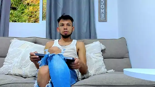 Snapshot of Steban_silv chatting on May 25, 11:27 am Steban silv online show from May 25, 11:27 am