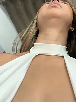 Snapshot of VictoriaWhitmore chatting on March 25, 4:02 pm VictoriaWhitmore online show from March 25, 4:02 pm