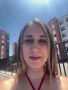 Snapshot of VictoriaWhitmore chatting on April 3, 3:43 pm VictoriaWhitmore online show from April 3, 3:43 pm