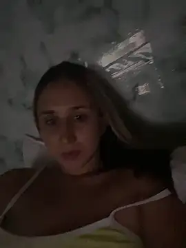 Snapshot of VictoriaWhitmore chatting on April 6, 3:59 am VictoriaWhitmore online show from April 6, 3:59 am